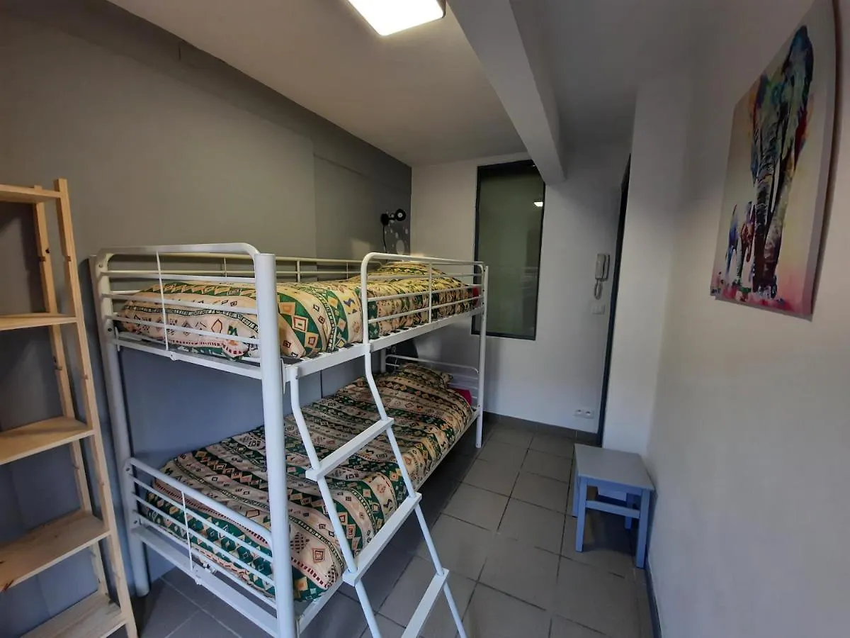 Superbe Appartement F2 Neuf : Terrasse, Barbecue. セイヤン アパート
