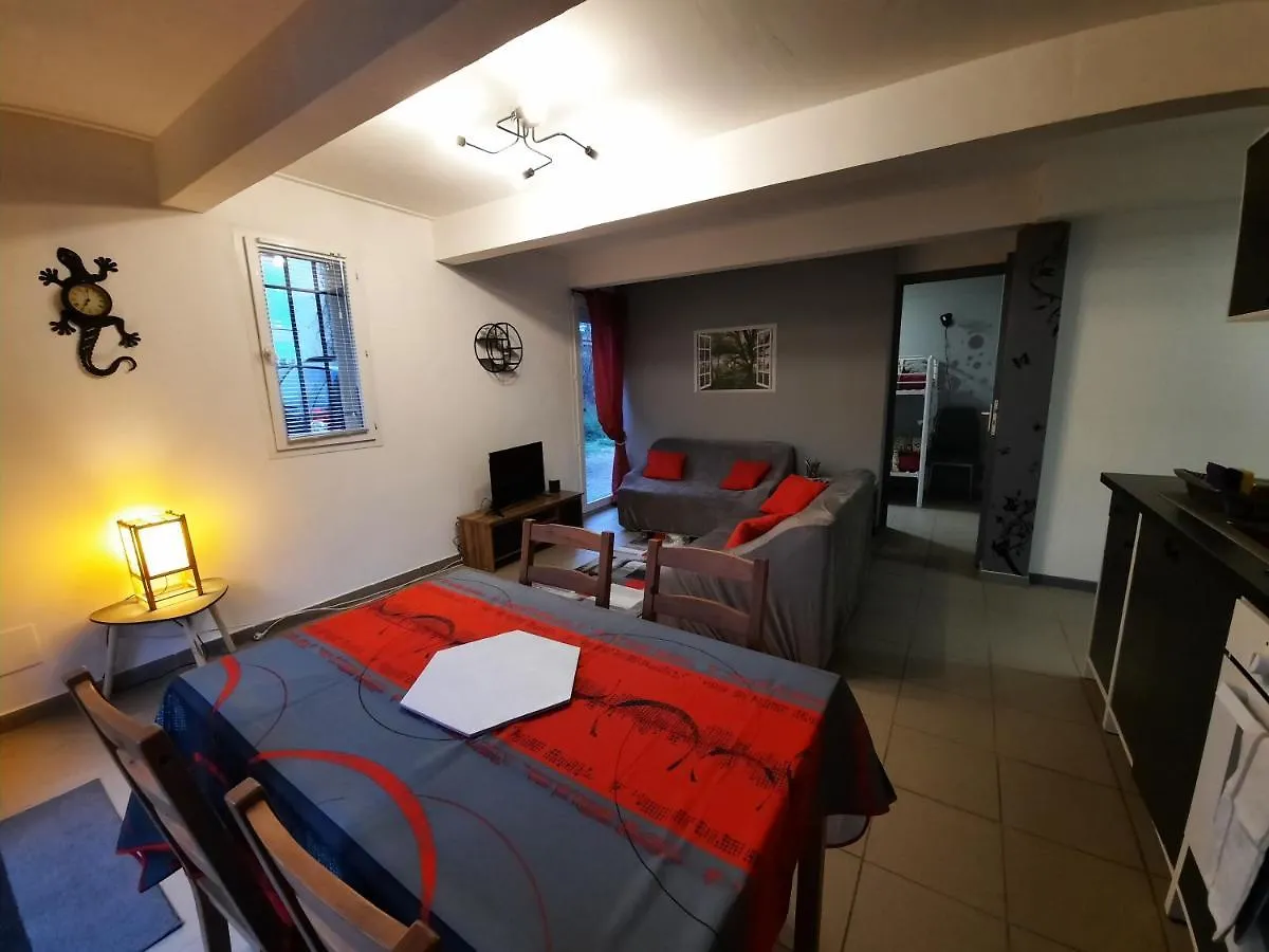 Superbe Appartement F2 Neuf : Terrasse, Barbecue. セイヤン